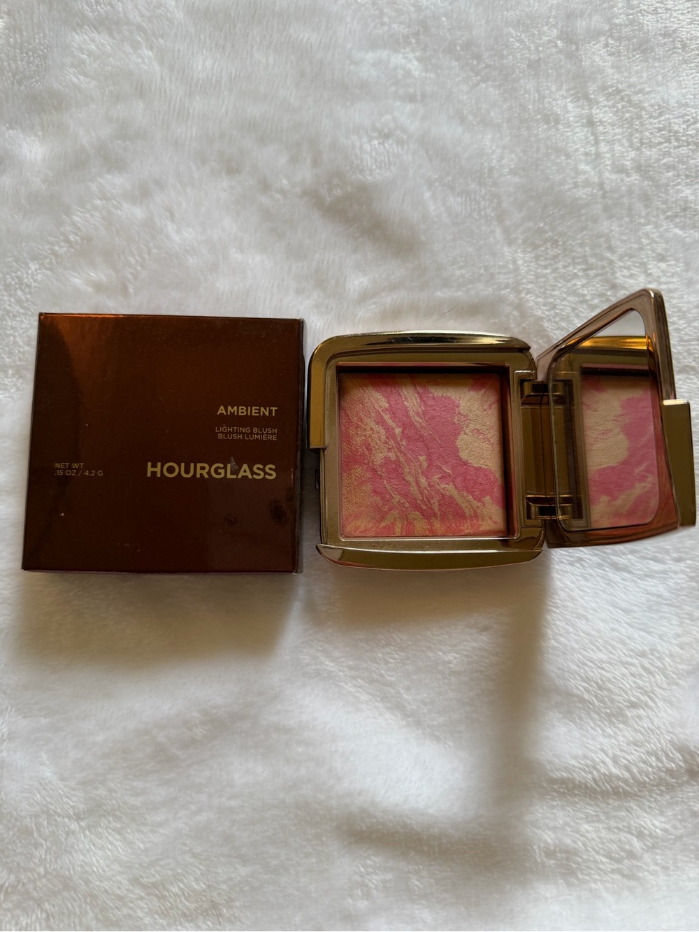 Hourglass ambient lighting blush in luminous flush - Picture 2 of 3